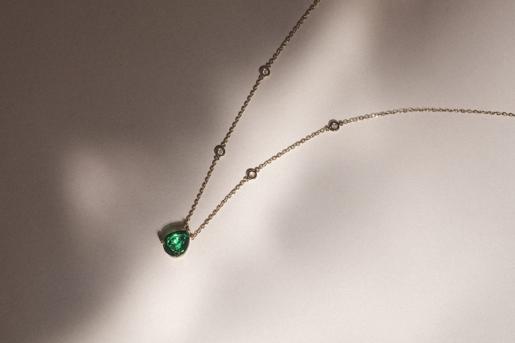 emeral pendant necklace