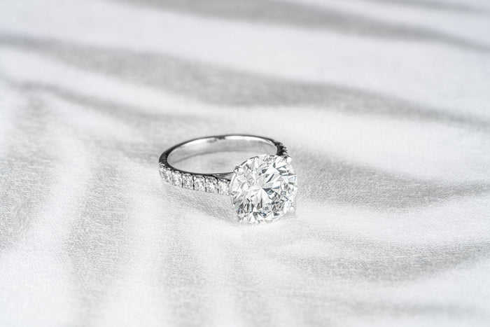 big carat size diamond engagement ring