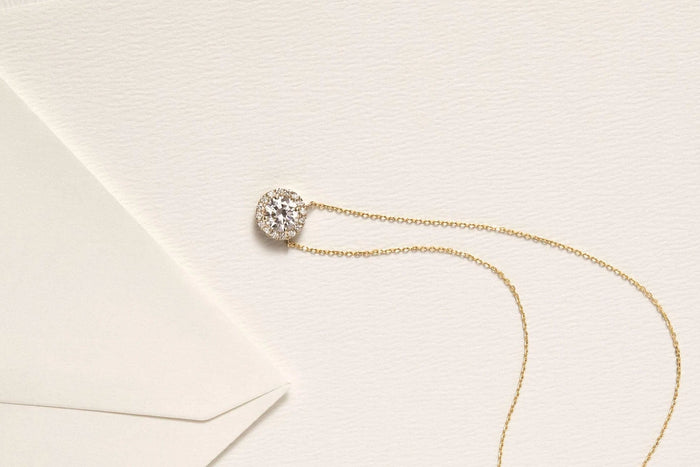 brilliant diamond pendant in yellow gold chain