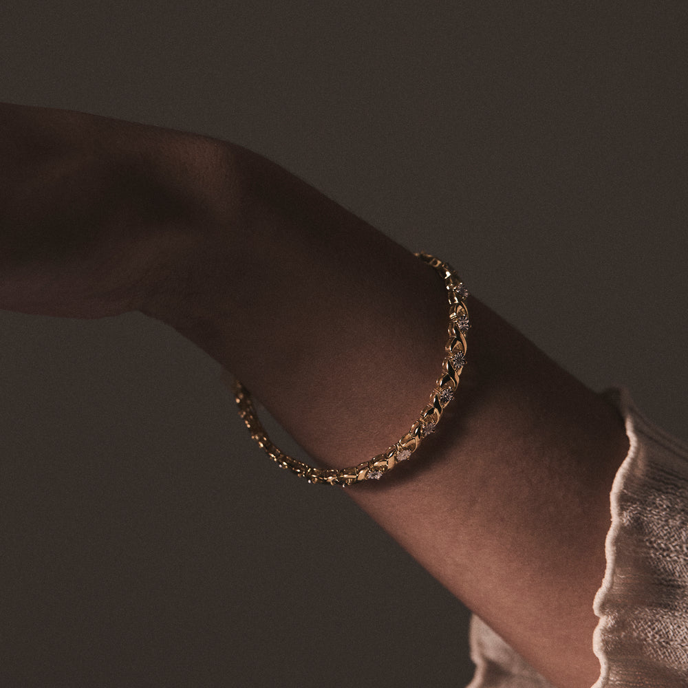 Diamond Kisses Bracelet With 0.05ct Set in 18K Gold Vermeil