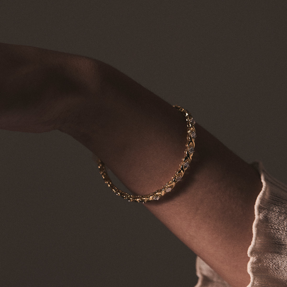 Diamond Kisses Bracelet With 0.05ct Set in 18K Gold Vermeil