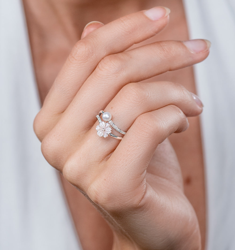 4.5mm Pearl with Shell and Diamond Stellato Ring in 9K White Gold