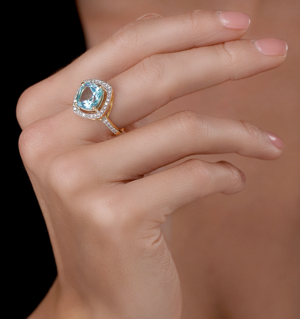 5.40ct Blue Topaz and Lab Diamond Asteria Statement Ring in 9K Gold
