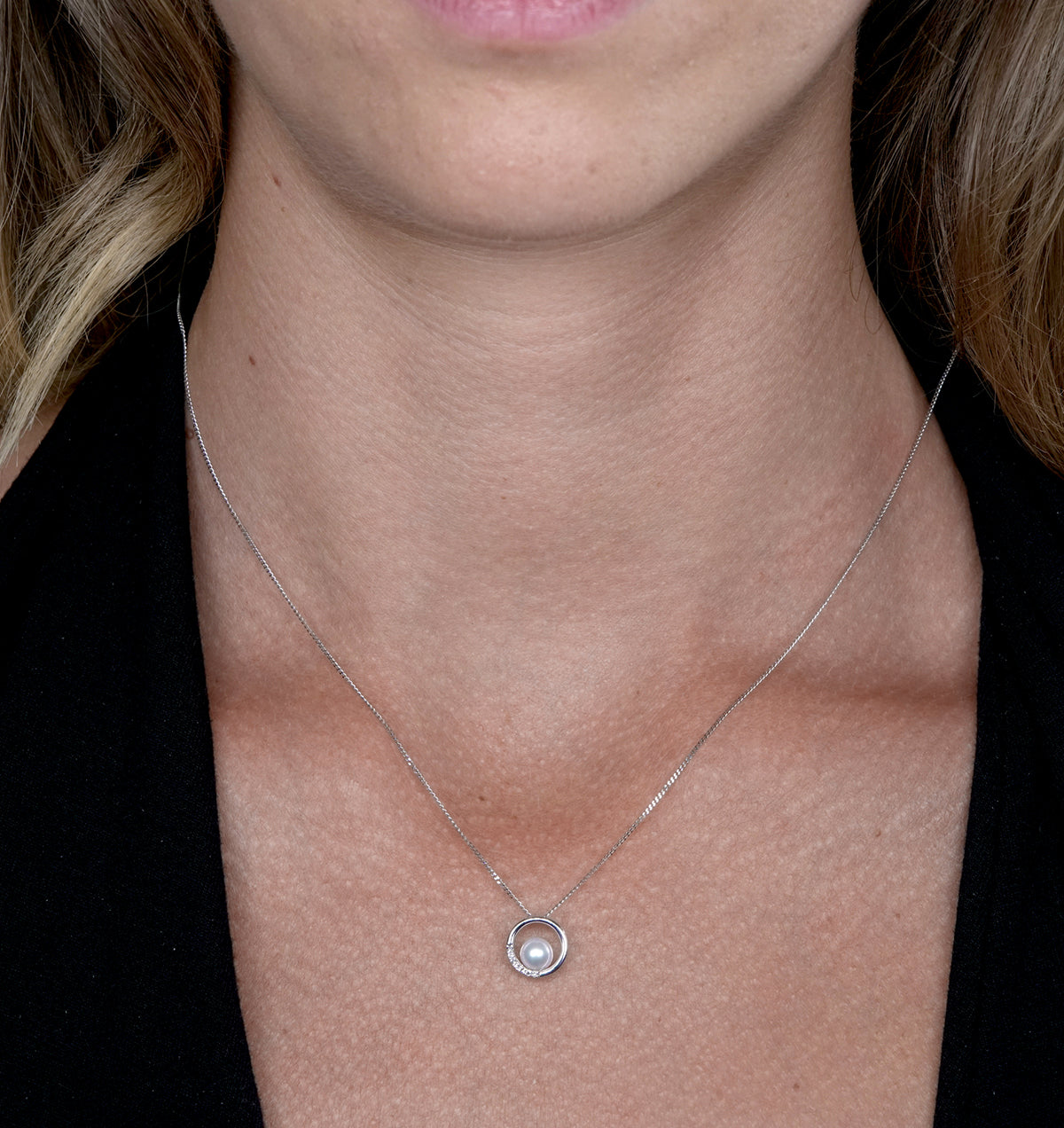 Pearl and Diamond Circle Stellato Necklace in 9K White Gold