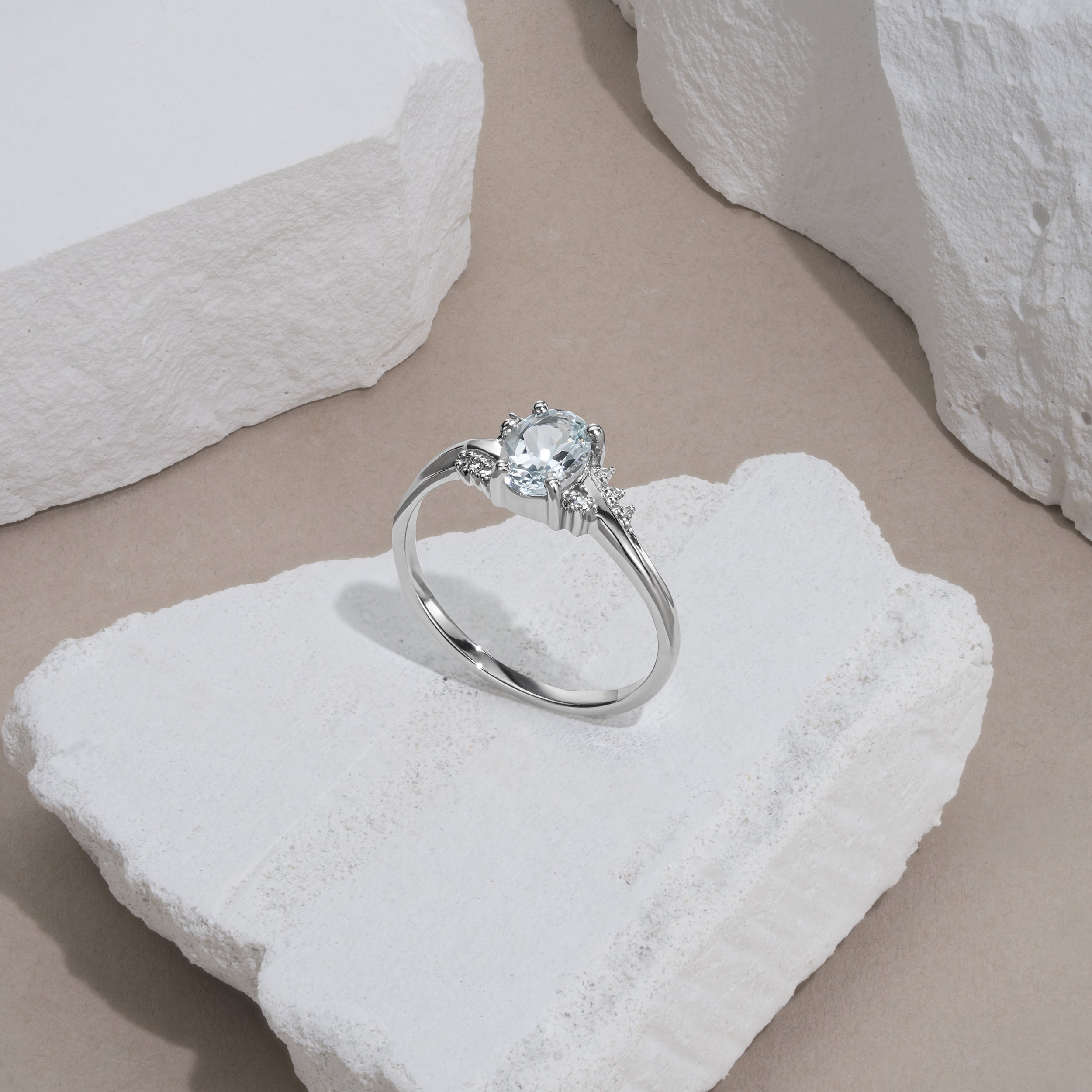 Aquamarine 0.70CT And Diamond 9K White Gold Ring E5731