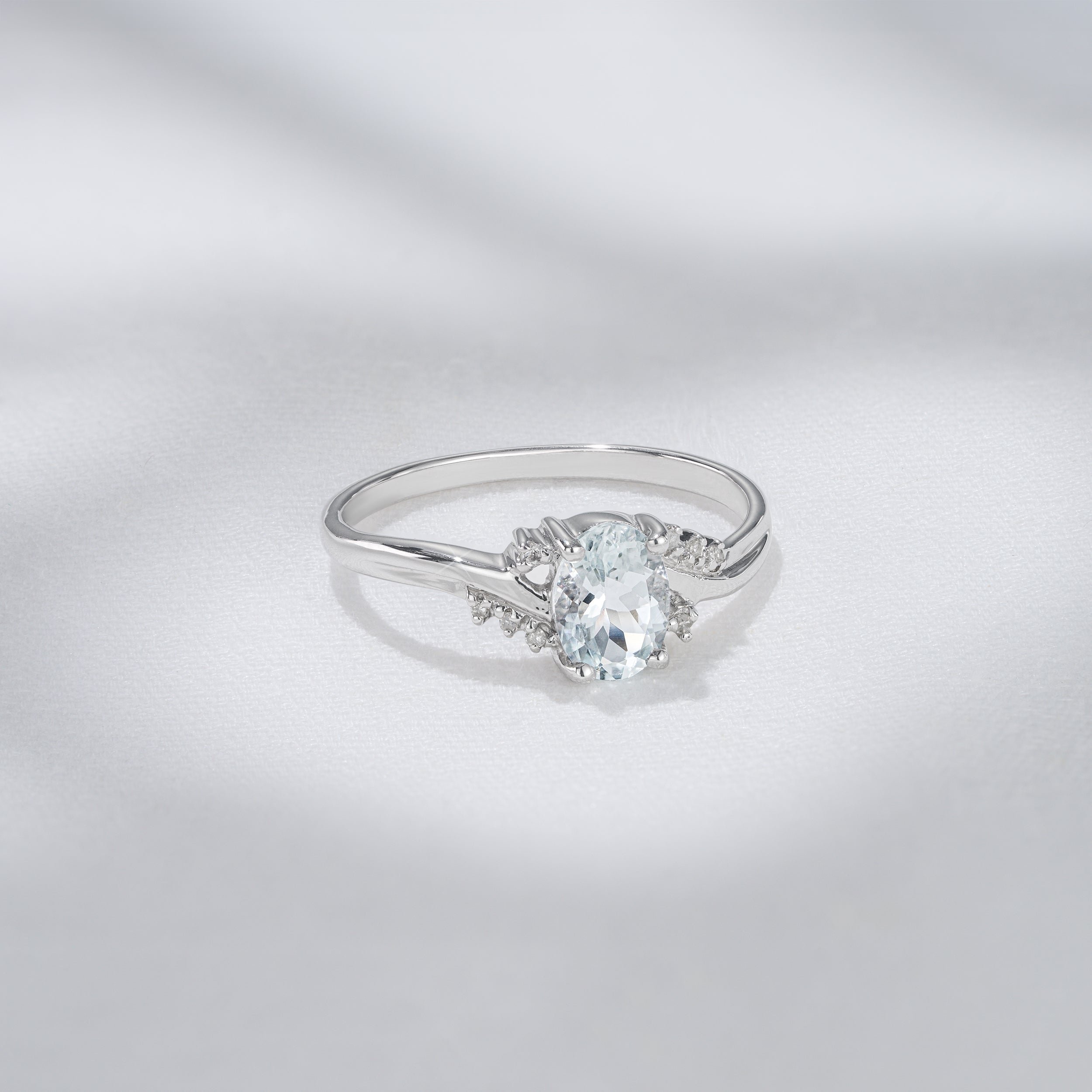 Aquamarine 0.70CT And Diamond 9K White Gold Ring E5731