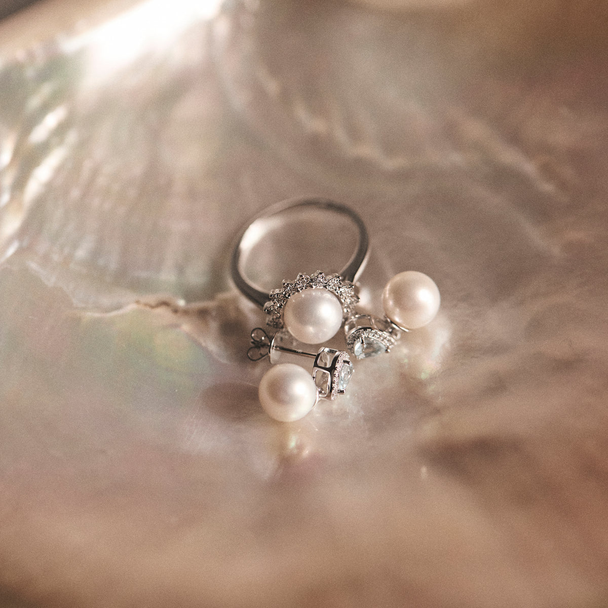 Stellato Collection Pearl and Diamond Ring 0.05ct in 9K White Gold