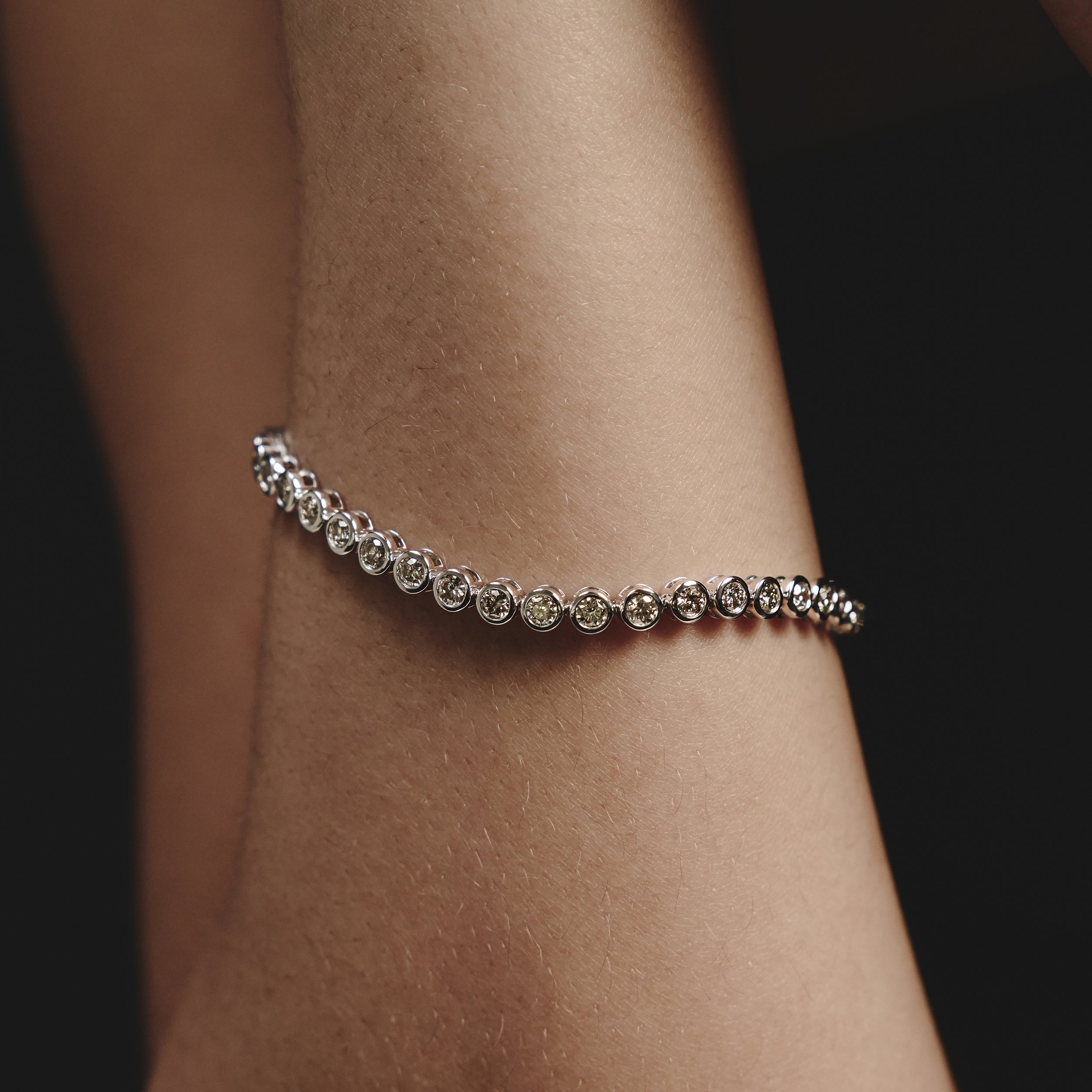 Diamond Tennis Bracelet Rubover Style 4.00ct 9K White Gold