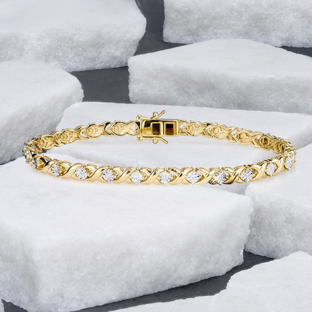 Diamond Kisses Bracelet With 0.05ct Set in 18K Gold Vermeil