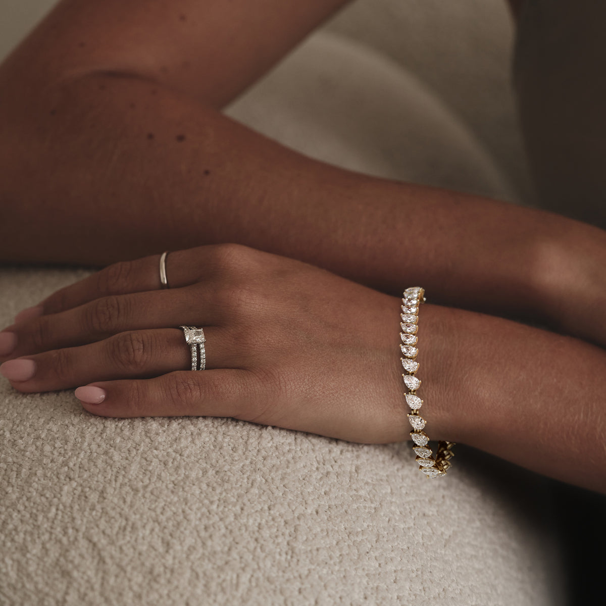LUXE 11.00ct Lab Diamond Tennis Bracelet with IGI Certified Pear-Cut Diamonds in 18K Yellow Gold