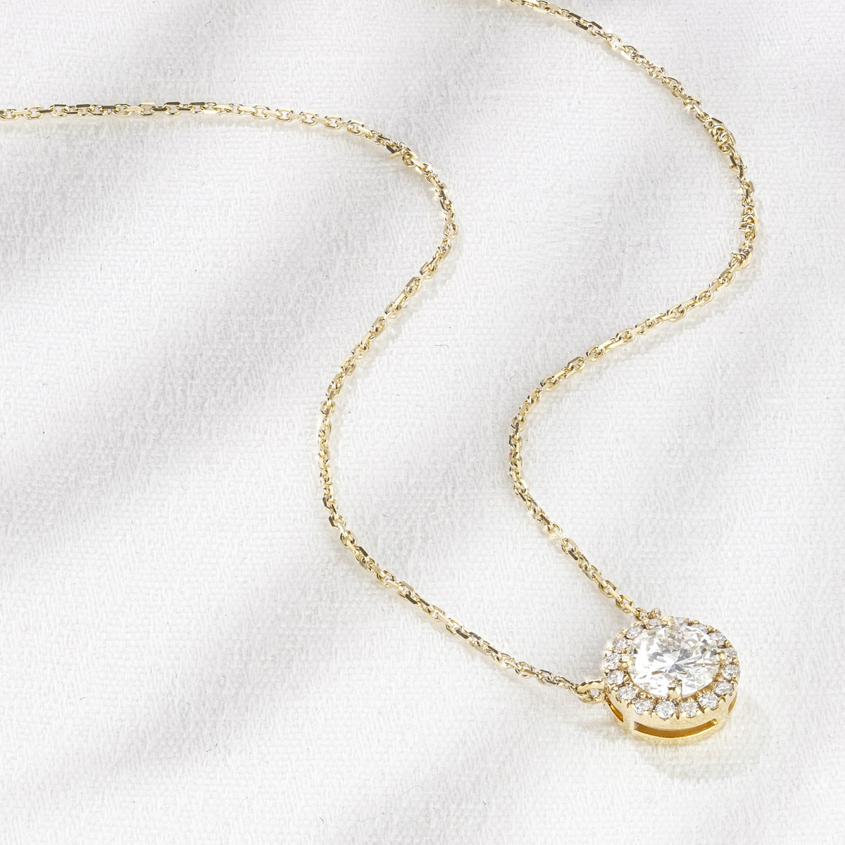 Lumia Lab Diamond Halo Necklace 1.00ct F/VS in 9K Gold