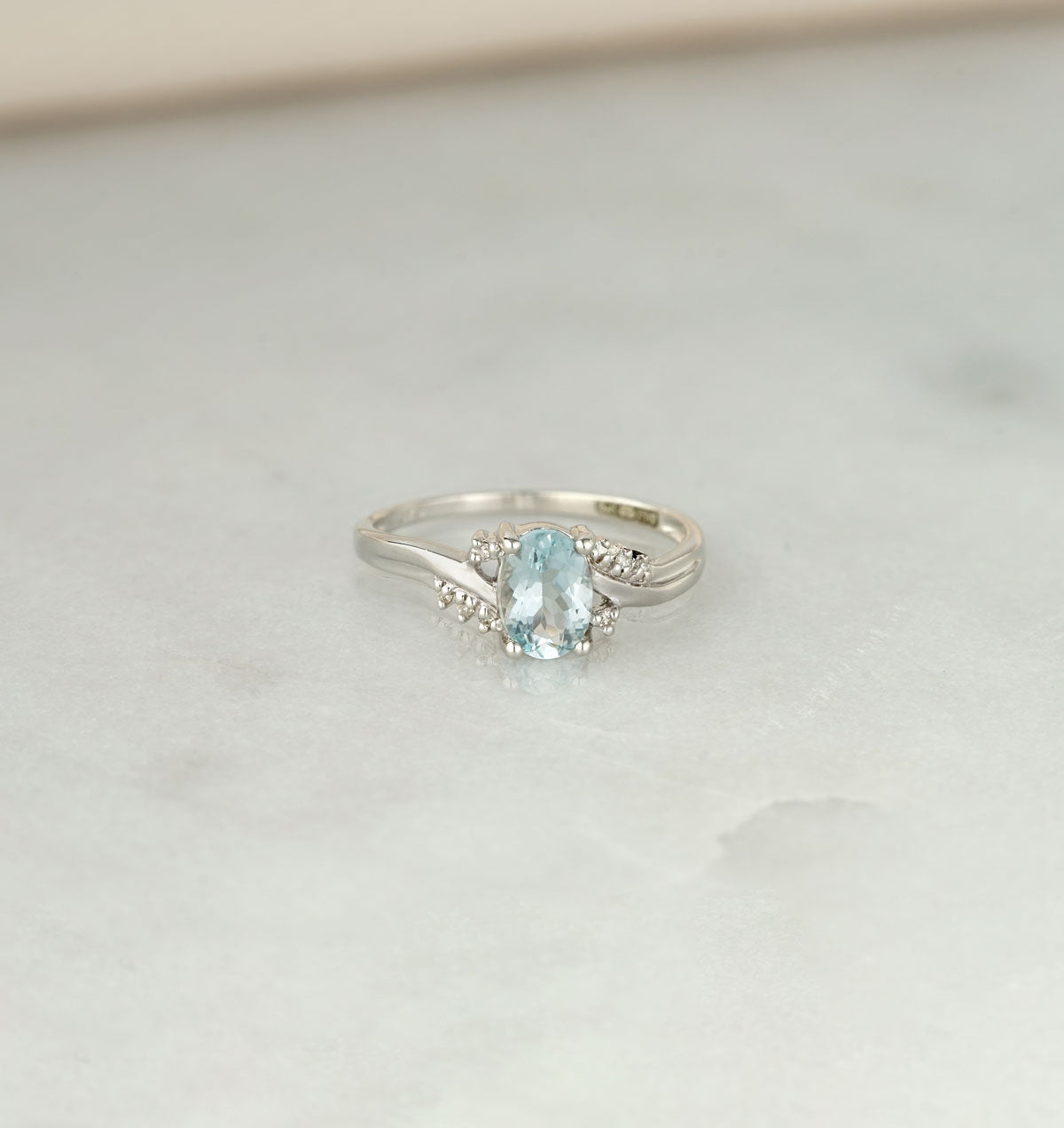 Aquamarine 0.70CT And Diamond 18K White Gold Ring N4442
