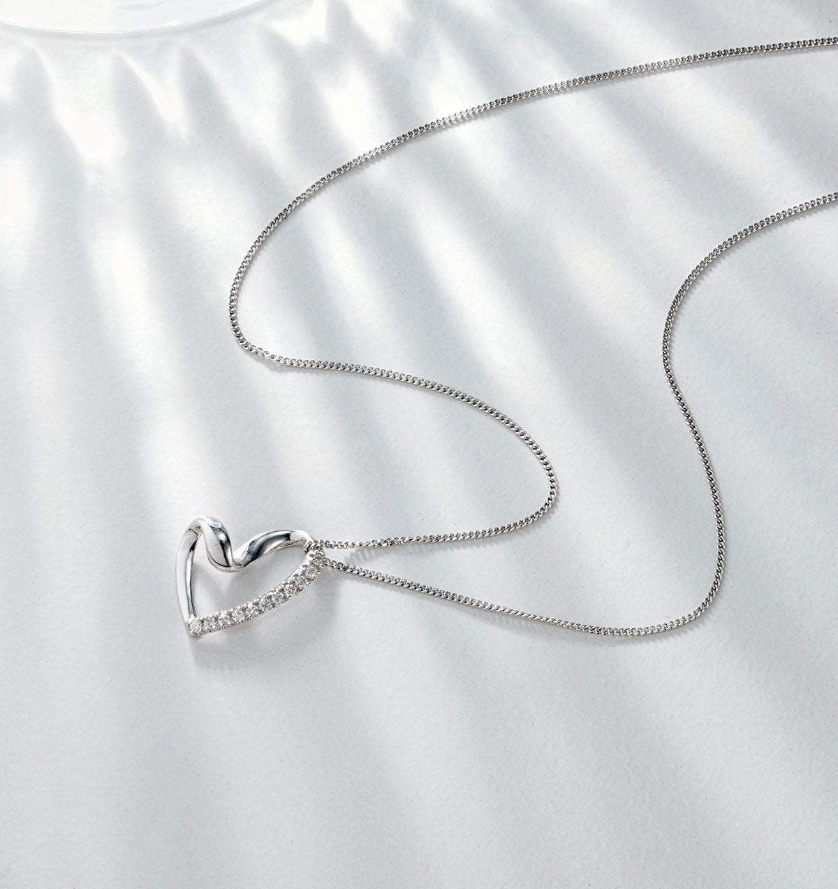 Lab Diamond Heart Necklace Pendant 0.10ct H/SI Set in 925 Silver