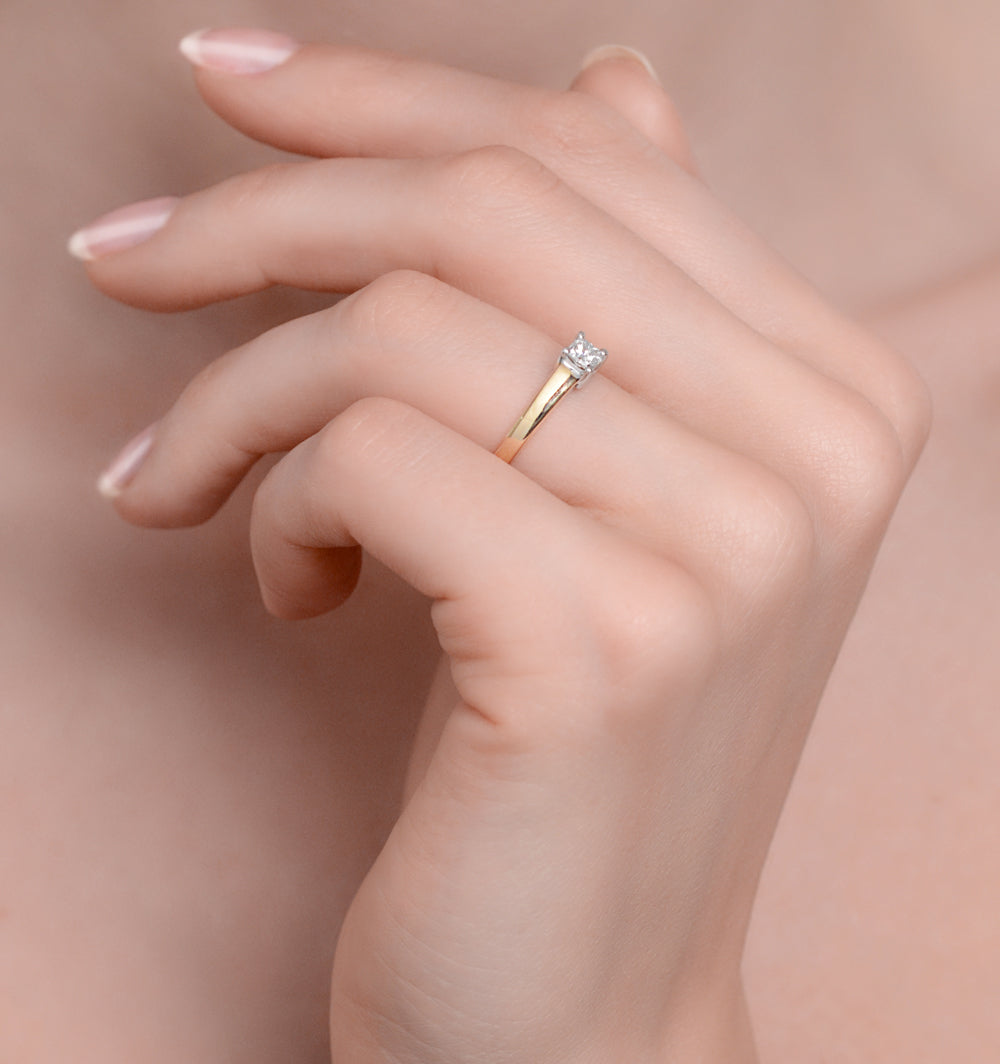 Certified Lucy 18K Gold Diamond Engagement Ring 0.25CT-G-H/SI