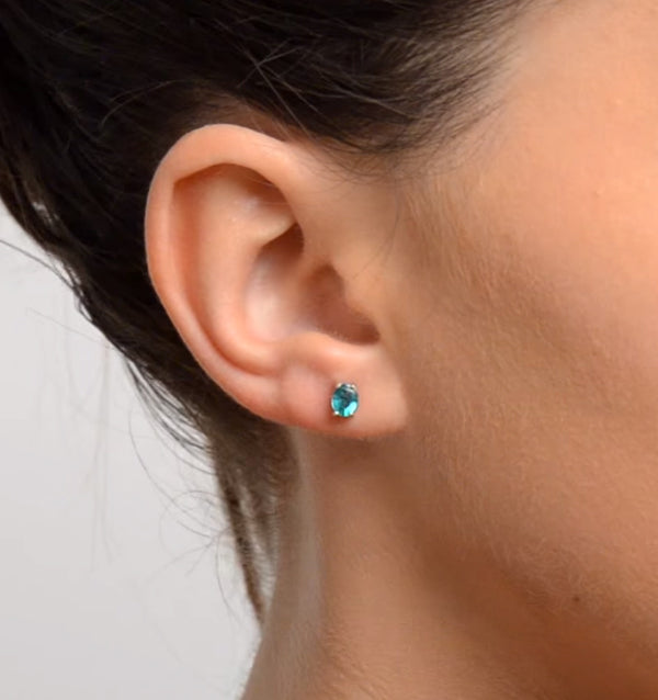 Emerald 5 x 4mm 0.64ct 18K White Gold Earrings