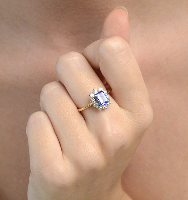 Tanzanite 7 x 5mm And Diamond 0.50ct 18K Gold Ring FET24-V