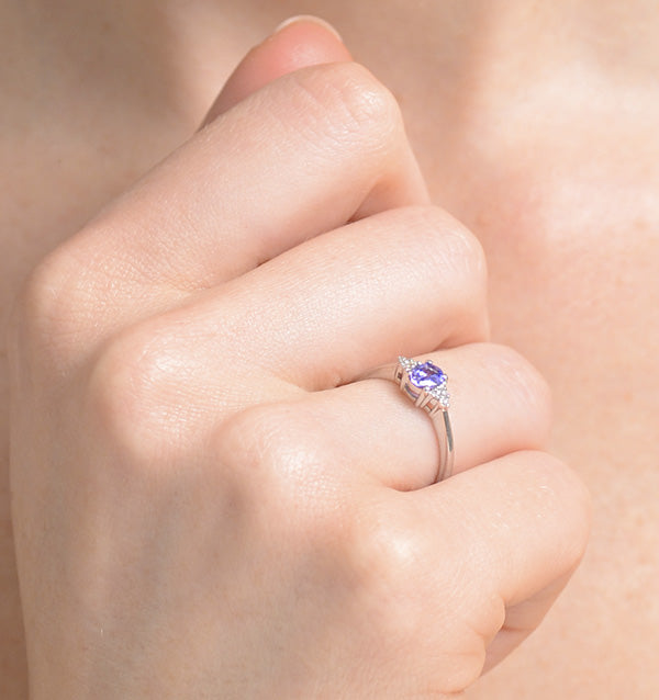 Tanzanite 0.35ct And Diamond 18K White Gold Ring