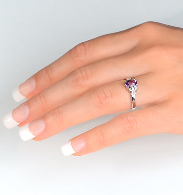 Amethyst 0.68ct And Diamond 18K White Gold Ring