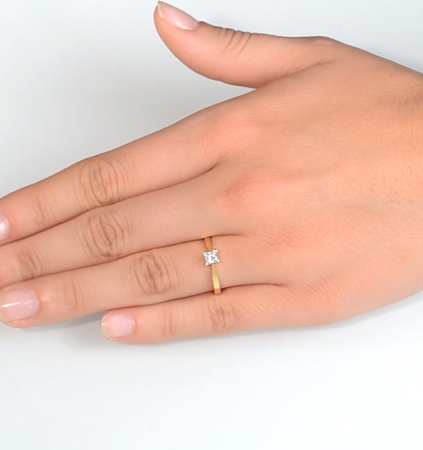 Certified Lauren 18K Gold Diamond Engagement Ring 0.25CT-G-H/SI